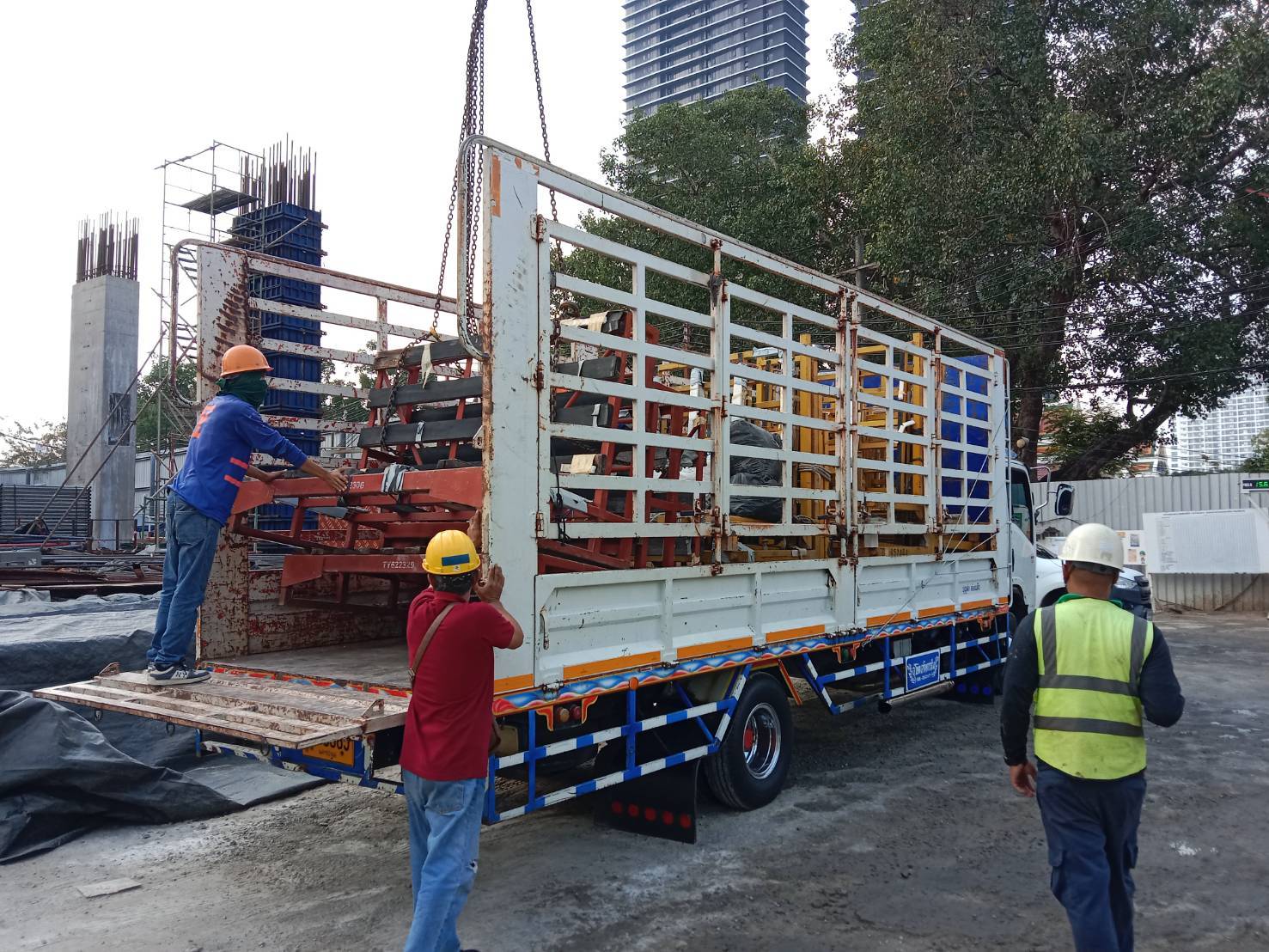 โชคบุญส่งรถรับจ้าง